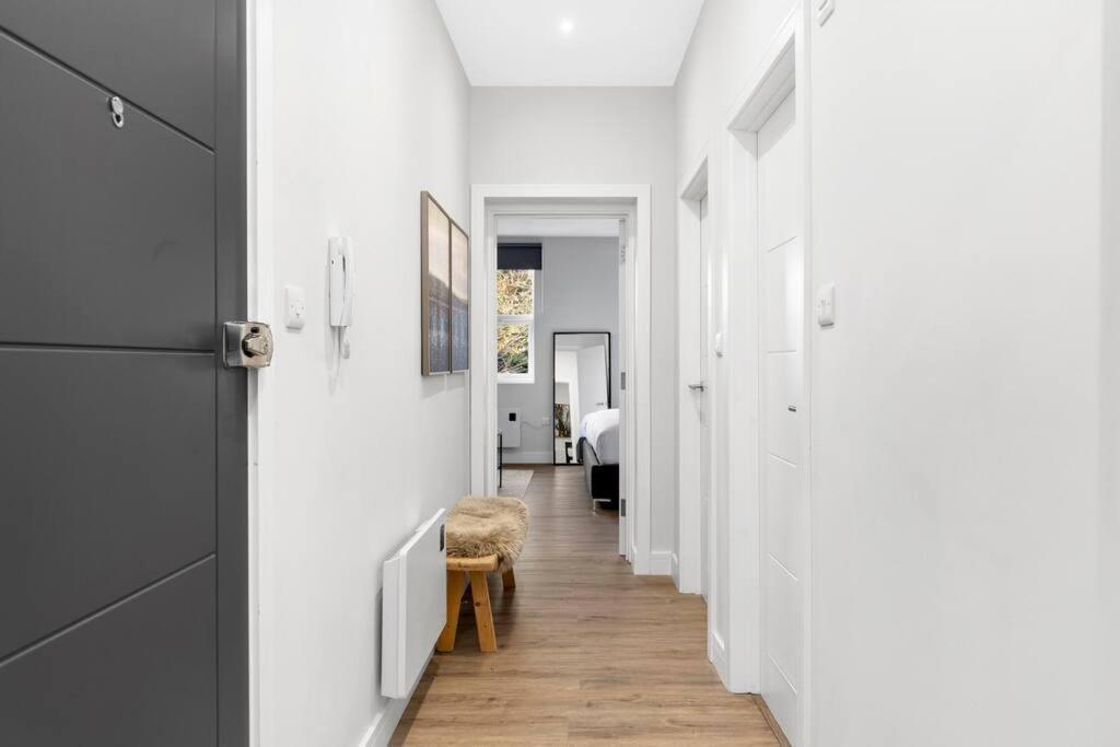Stunning And Extremely Spacious 1bed Flat In Tooting * London